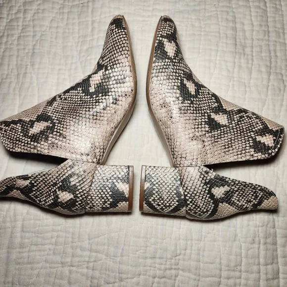 Steve Madden Womens Sz 8.5 Snakeskin Print Ankle Booties Block Heel Side Slits - Picture 6 of 8